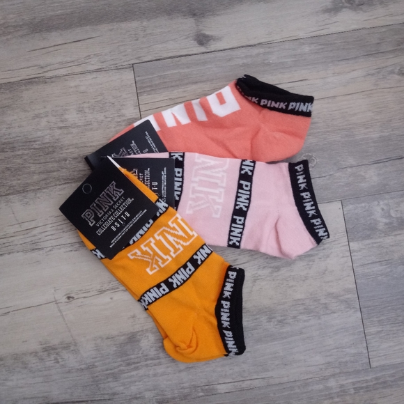 🎄Victoria's Secret socks 9 pair 35.00🎁 - Picture 2 of 8